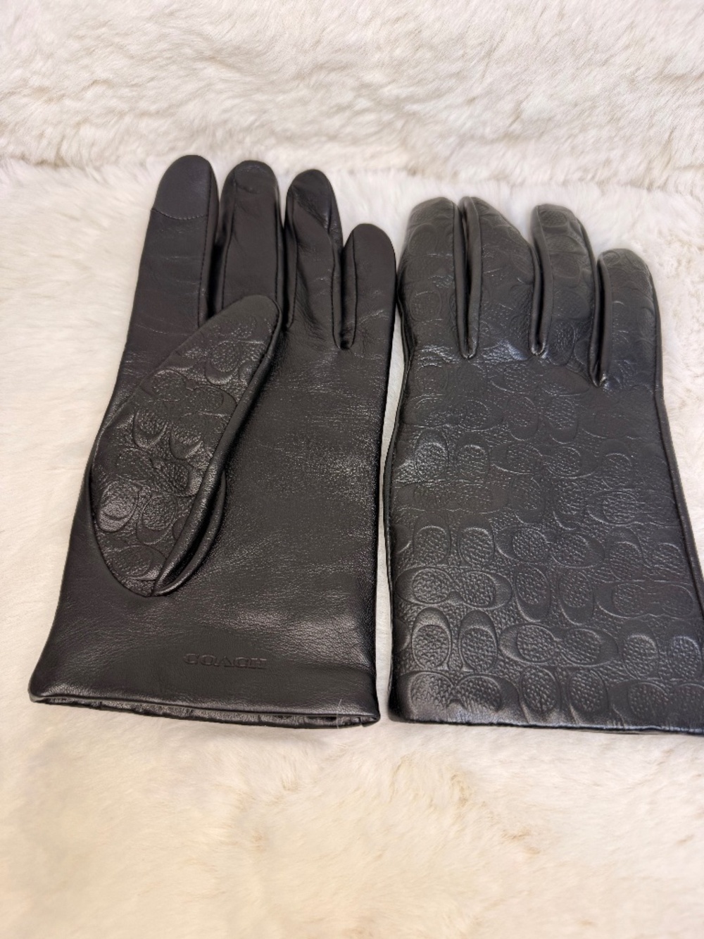 NWOT Coach Signature Sheep Leather 100% Wool Lining Tech‎ Gloves in Black Size 8